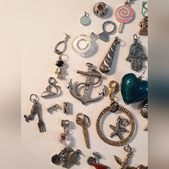 Assorted Charm ,pendants,Collection - Picture 5 of 12